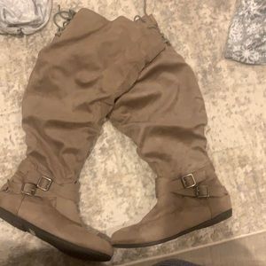 Size 9 torrid boots wide calf